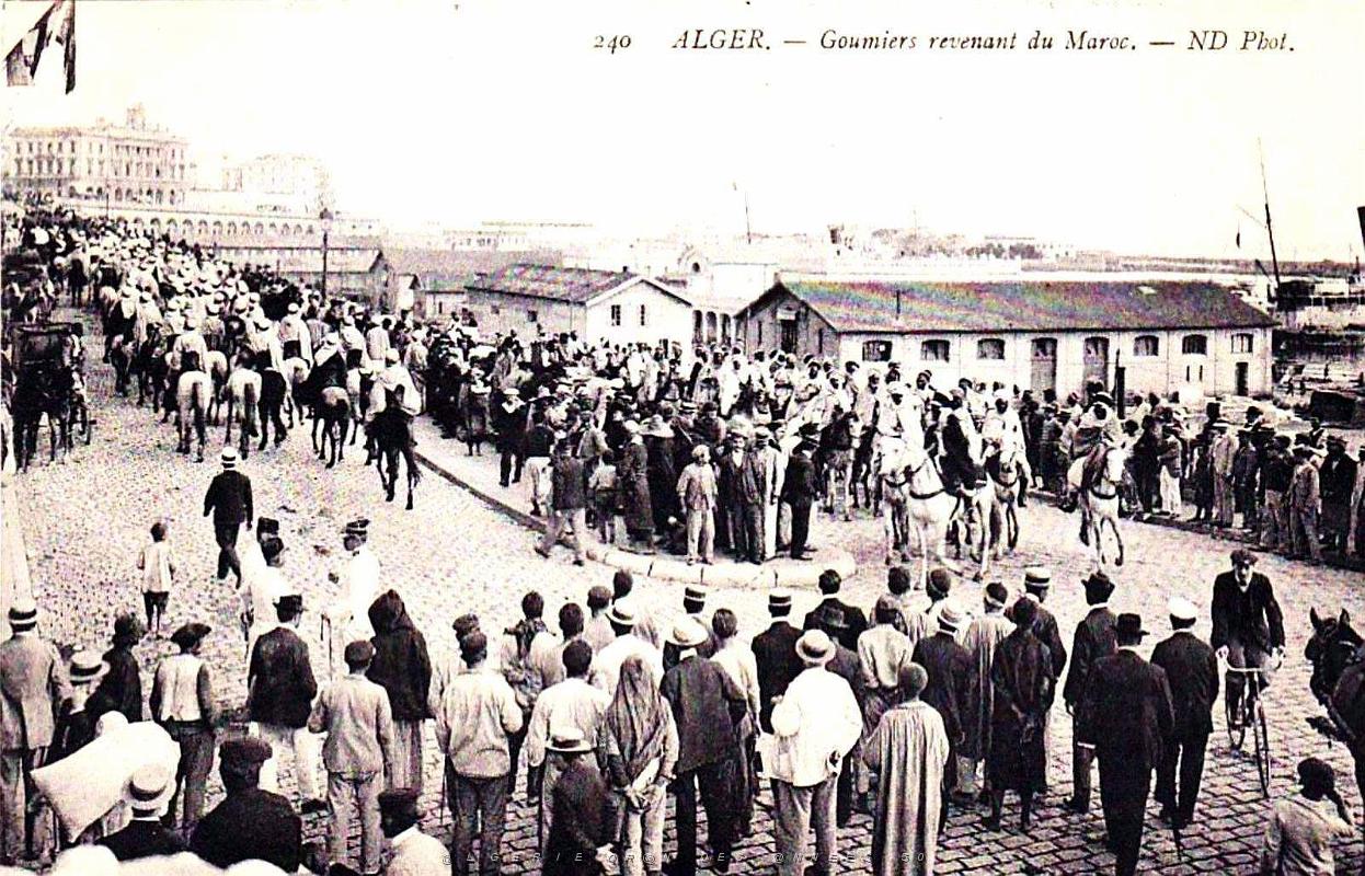 1042- Alger - Goumiers revenant du Maroc.jpg